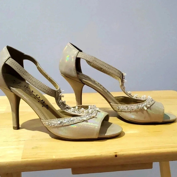 HEELS - Picture 2 of 8